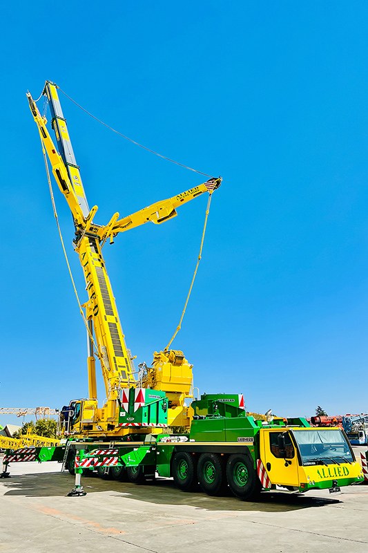 Handover of the LTM 1650-8.1 to Allied Crane Hire by the Liebherr-Africa team