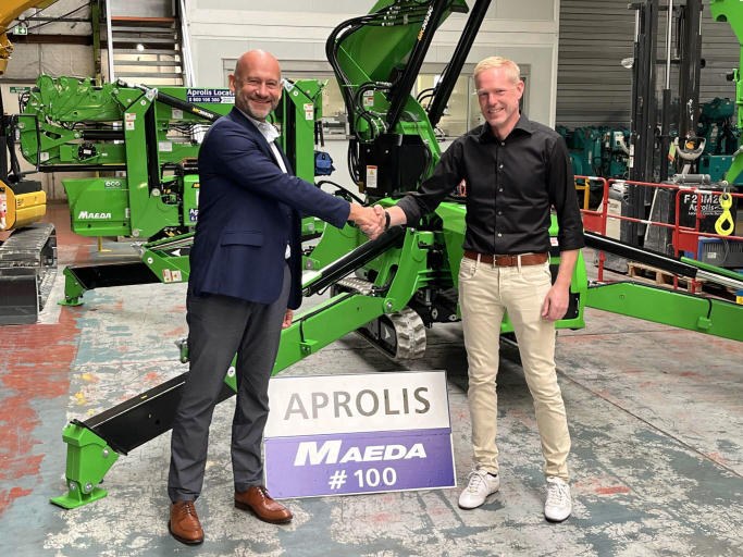 Handover of the 100th Maeda mini crane to French rental company Aprolis, with a Maeda spider crane in the background