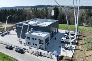 Aerial view of the new Böcker service branch at Eschbronn with cranes set up outside