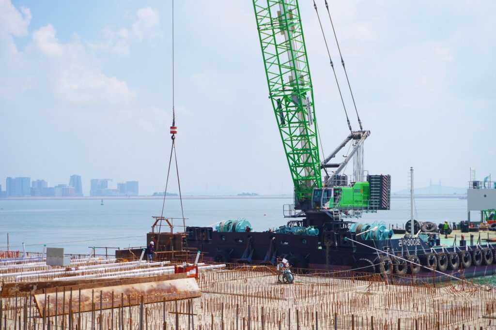 Concrete formwork mould lifted by the Sennebogen 6300 E to form the port apron