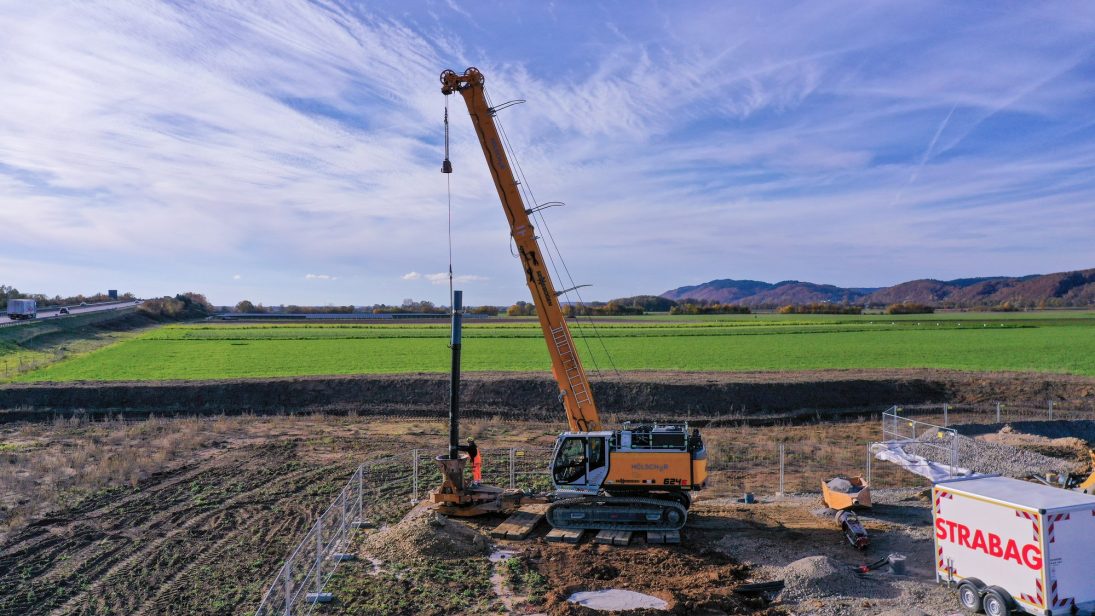 Well construction crew with the bespoke 27-tonne Sennebogen duty cycle crane