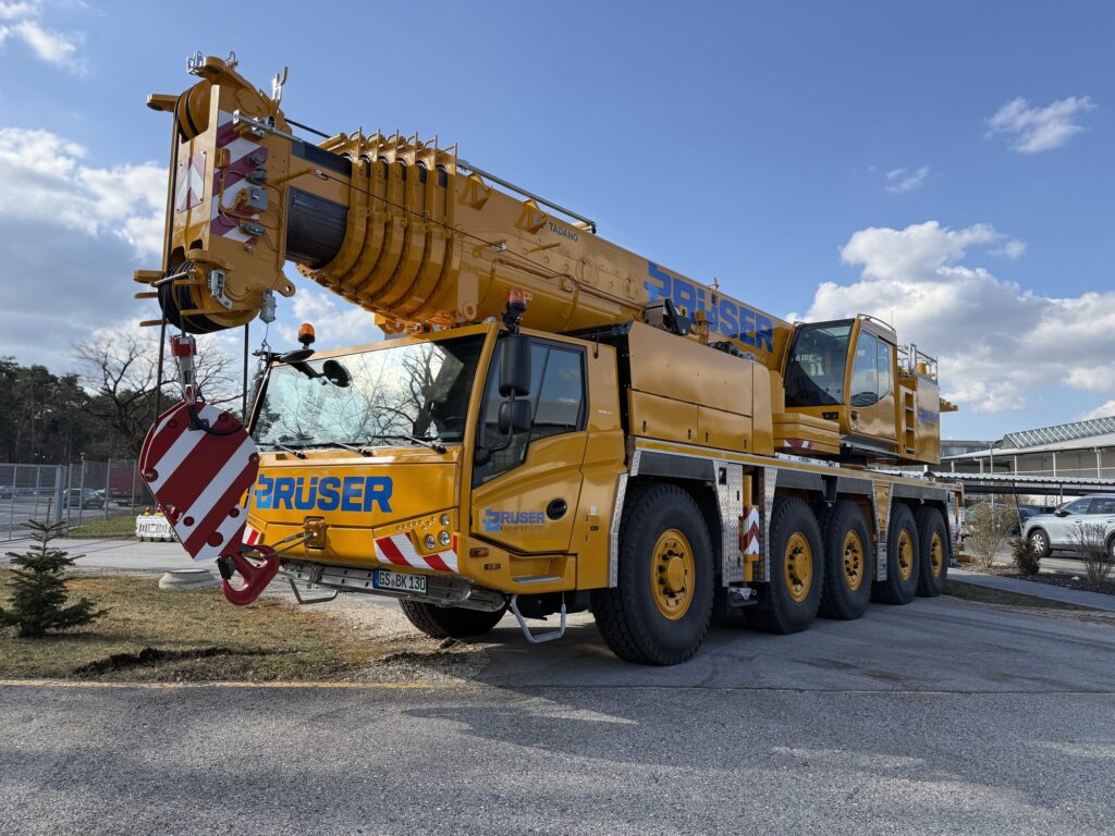 Tadano AC 5.120-1 all terrain crane handed over to Brüser Kranverleih at the Lauf an der Pegnitz factory