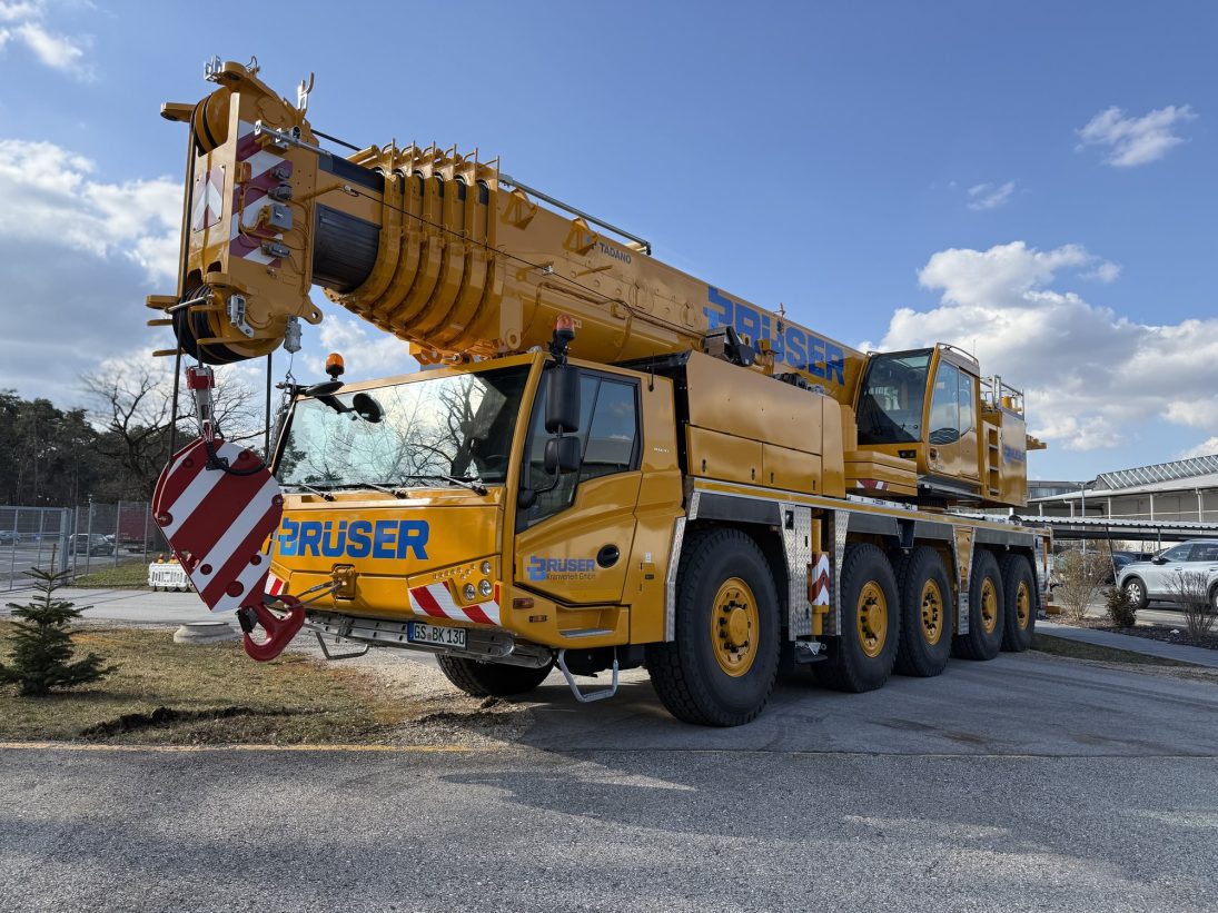 Tadano AC 5.120-1 all terrain crane handed over to Brüser Kranverleih at the Lauf an der Pegnitz factory