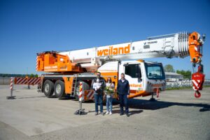 Handover of the second Tadano AC 4.100L-1 all terrain crane to Weiland at the Zweibrücken plant