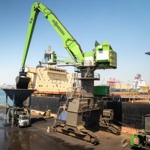 Sennebogen 895 E material handler with crawler portal undercarriage working at İDÇ Liman in Türkiye