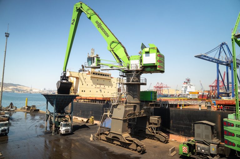 Sennebogen 895 E material handler with crawler portal undercarriage working at İDÇ Liman in Türkiye
