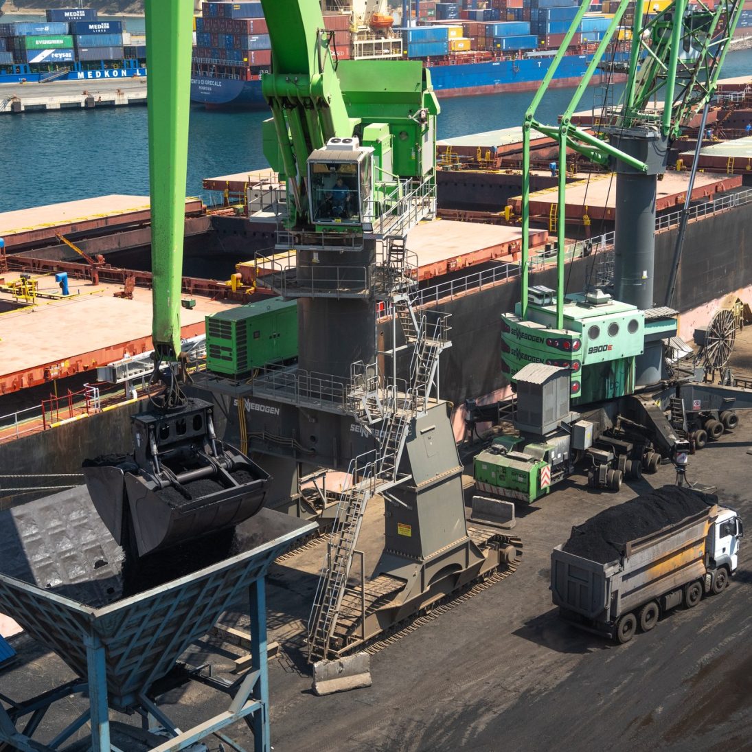 Sennebogen material handlers and harbour cranes at the İDÇ Liman terminal near Aliağa