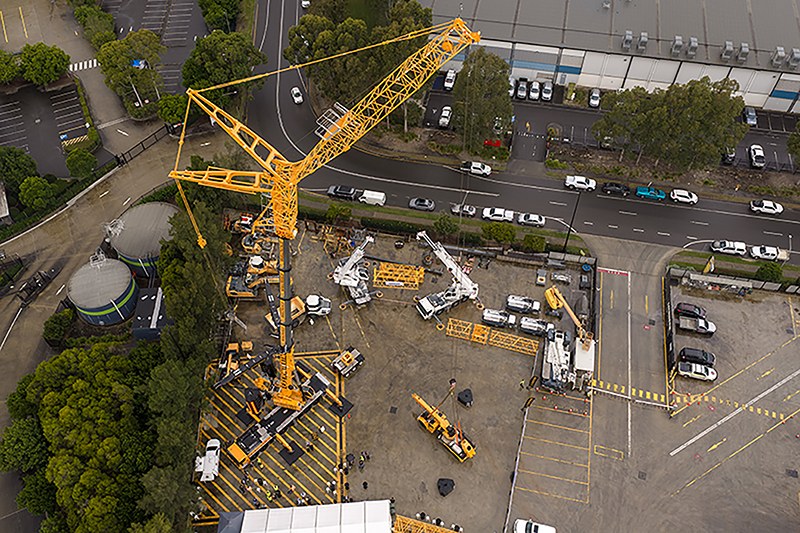 Everwilling Group team with their new Liebherr LTM 1400-6.1