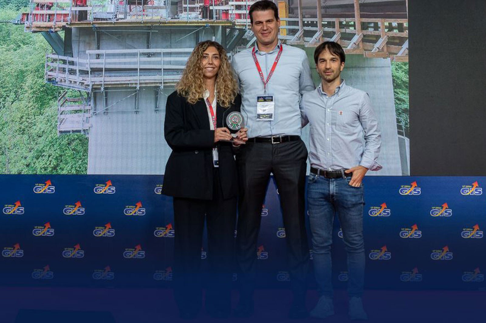 Fagioli team collecting the ILTA Awards 2025 prize for the Steinbrückenbach viaduct lift