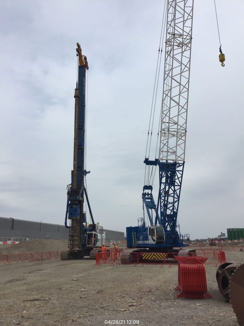 Kobelco CKE1350 crawler crane rigged with fly jib at the Old Oak Common site