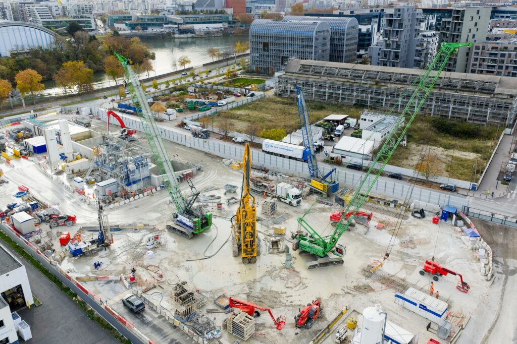 Sennebogen duty cycle cranes on the Grand Paris Express Line 15 West works at Gennevilliers