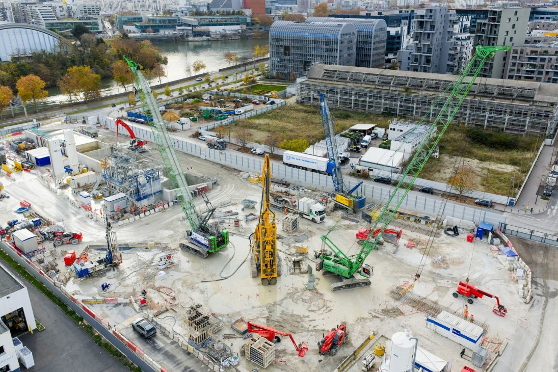Sennebogen duty cycle cranes on the Grand Paris Express Line 15 West works at Gennevilliers