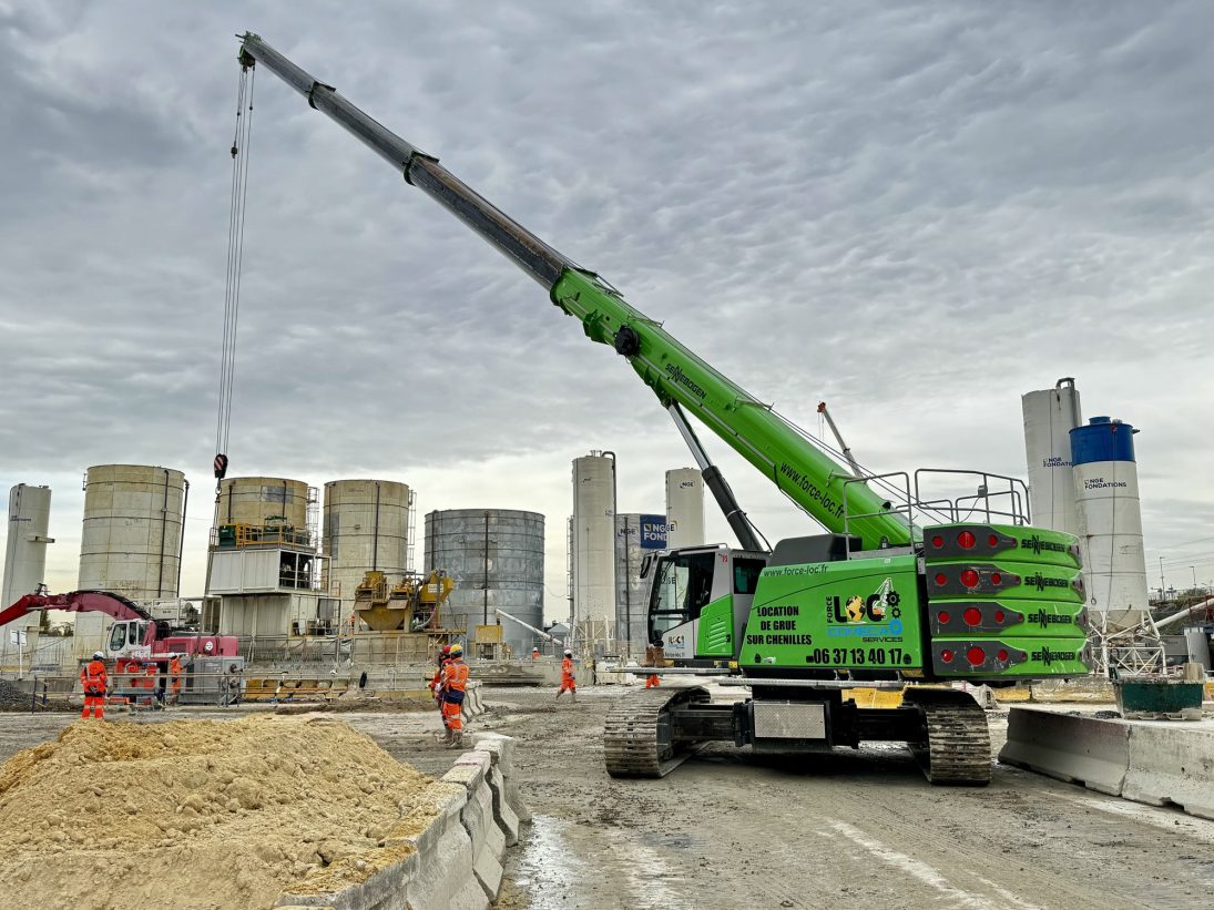 Sennebogen 3300 crawler crane lifting a reinforcement cage on the Paris metro site