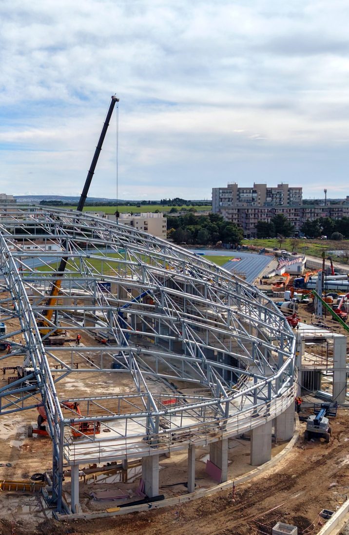 Grove crane working on steel load-spreading plates on the soft former lagoon ground in Taranto