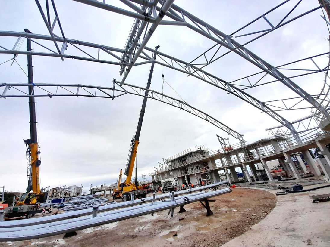 The two Grove cranes coordinating on the PalaRicciardi arena roof installation in Taranto, Italy