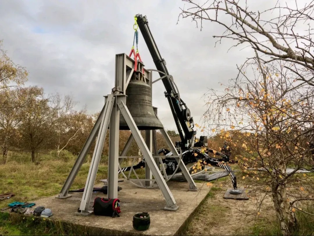 Hoeflon C30e set up on outriggers during the bell dismantling operation