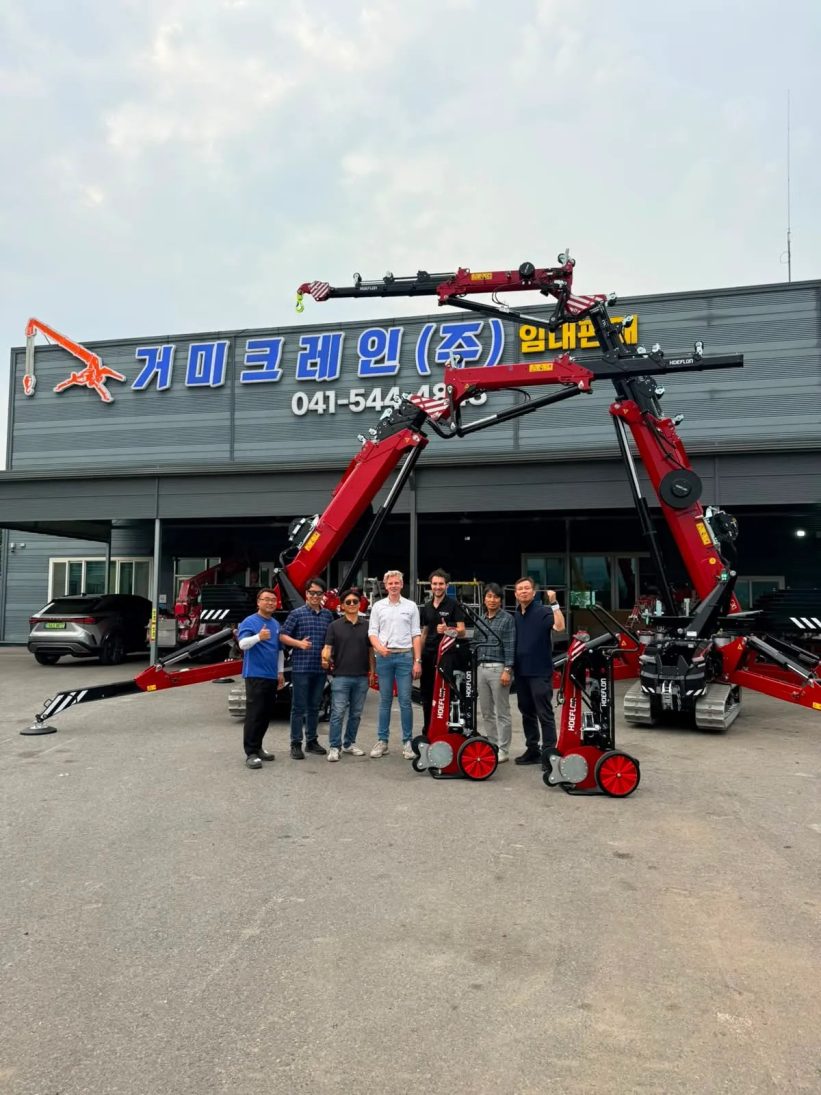 Hoeflon C30e compact crane handed over to a South Korean rental customer