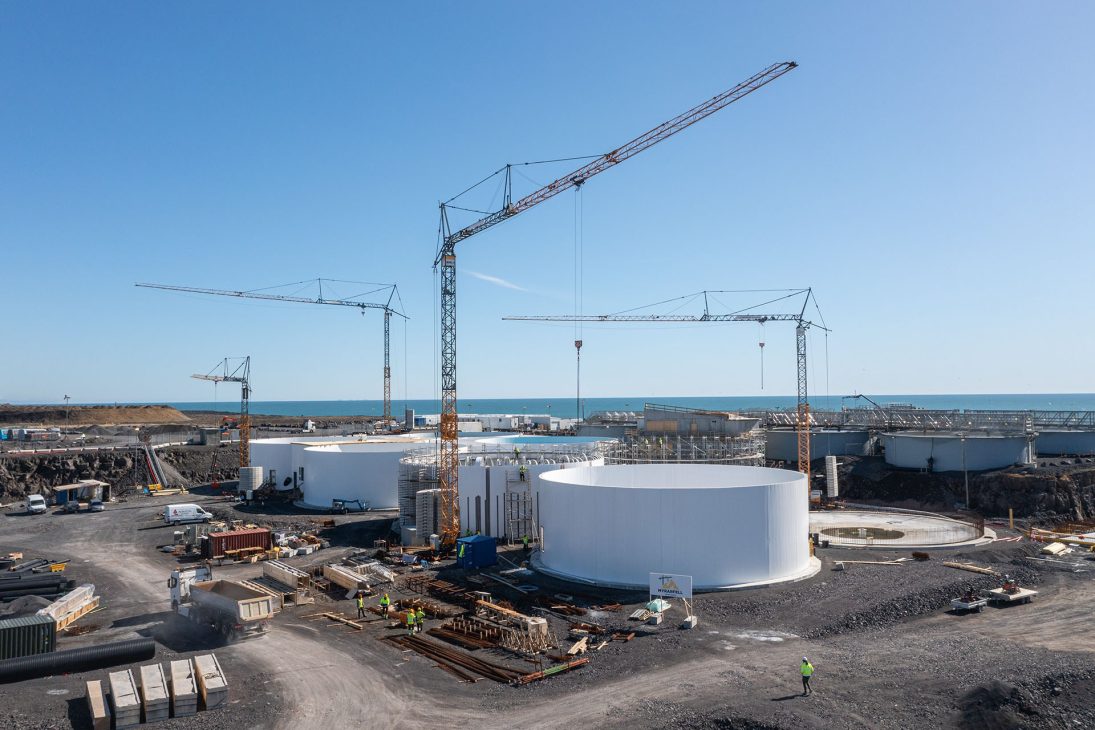 Liebherr EC-B and K-series cranes on the wind-exposed First Water site