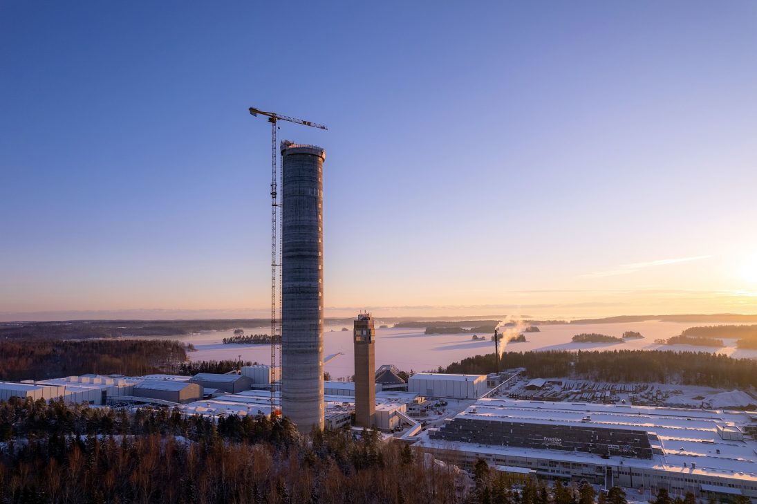 Manitowoc Lift Solutions project in Finland adapting a Potain tower crane for greater work at height