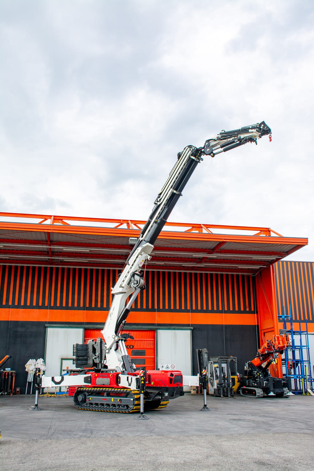 Outrigger and stabilisation system of the Jekko JF1050