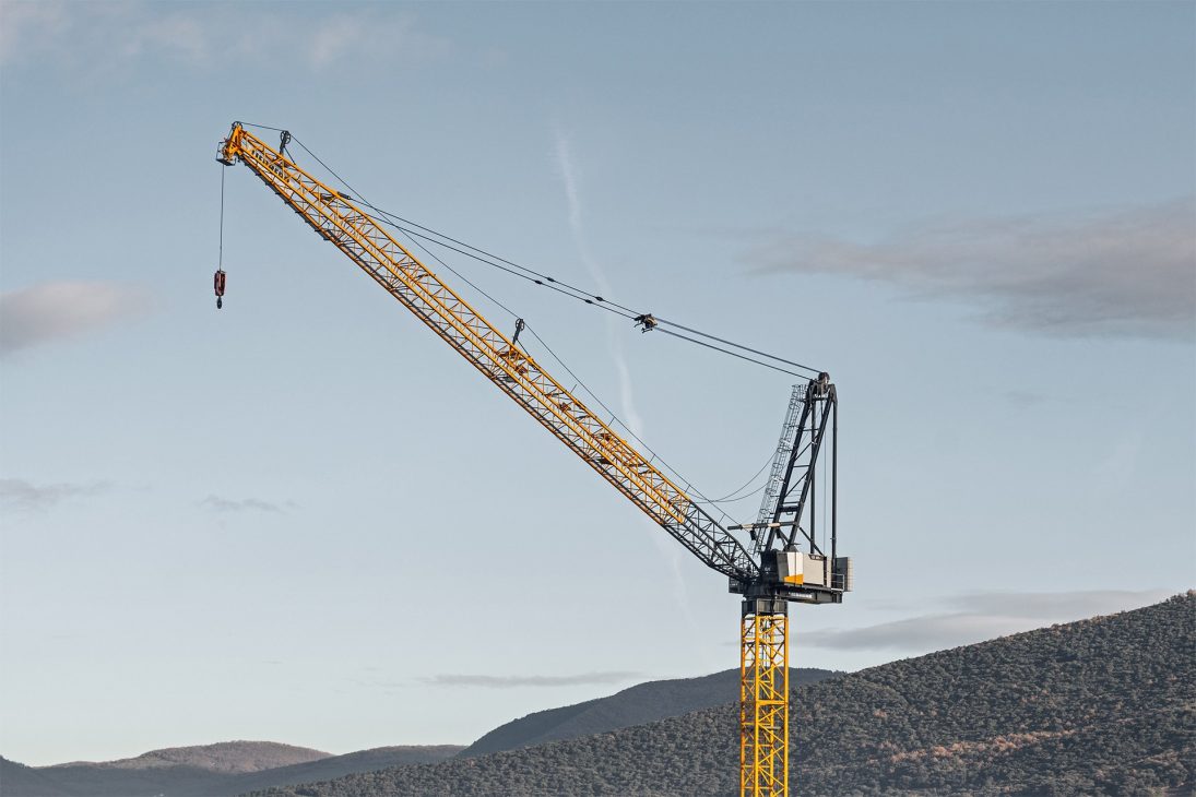 Liebherr 620 HC-L luffing jib tower crane working on an inner-city construction site