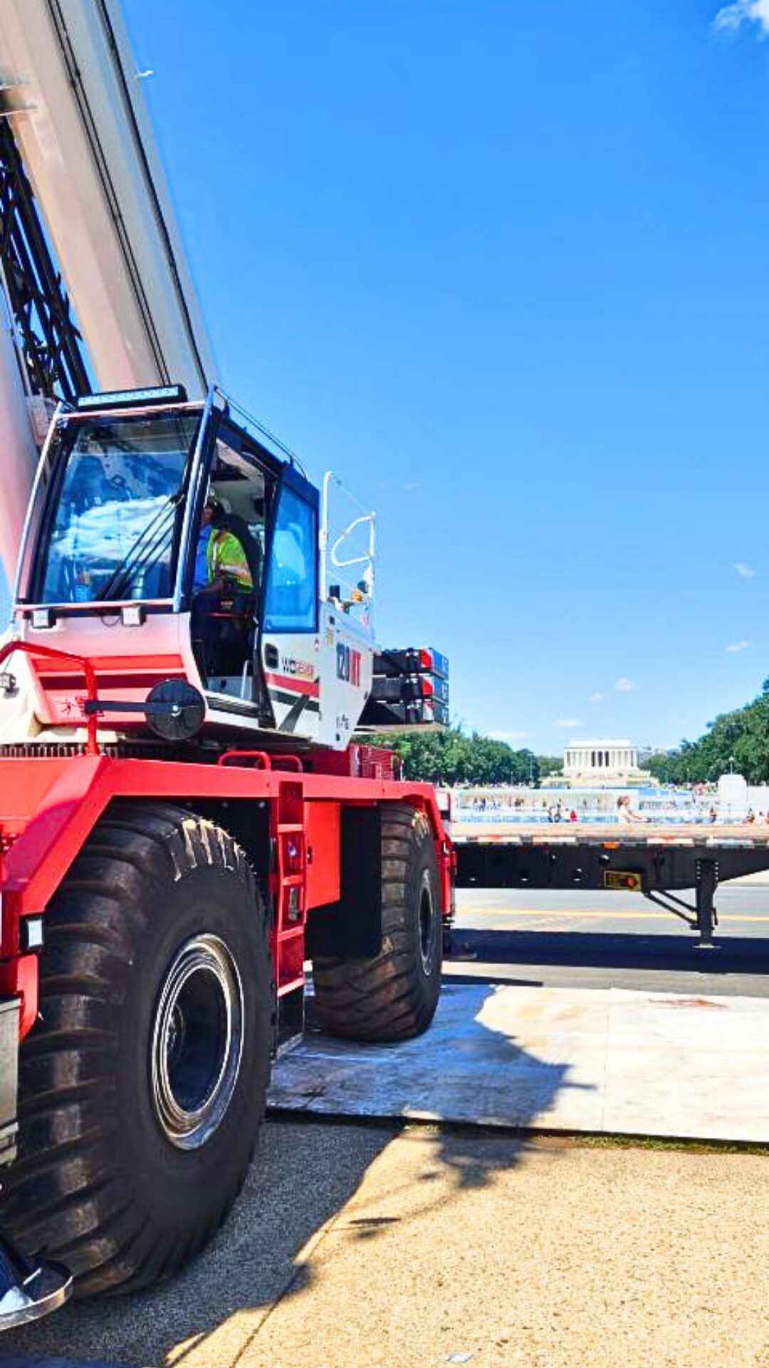 W.O. Grubb Link-Belt 120|RT working near the Lincoln Memorial reflecting pool