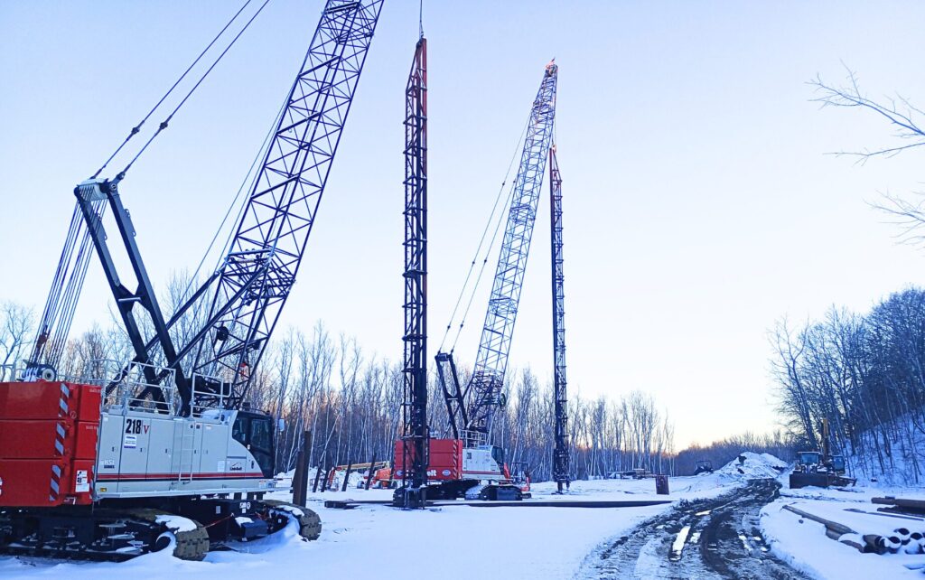 Link-Belt lattice crawler working on bridge foundations for S.M. Hentges & Sons