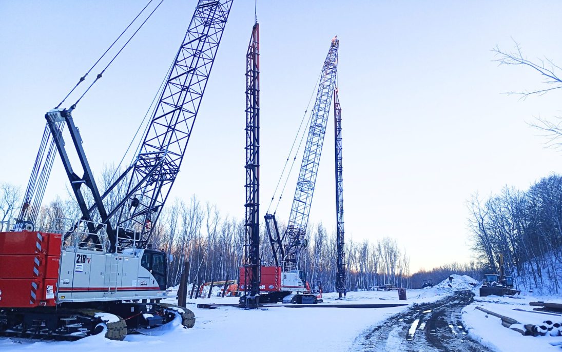Link-Belt lattice crawler working on bridge foundations for S.M. Hentges & Sons