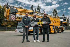 Handover of a Liebherr MK 88-4.1 mobile construction crane to Mikschl Autokrane