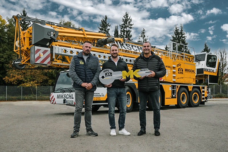 Handover of a Liebherr MK 88-4.1 mobile construction crane to Mikschl Autokrane