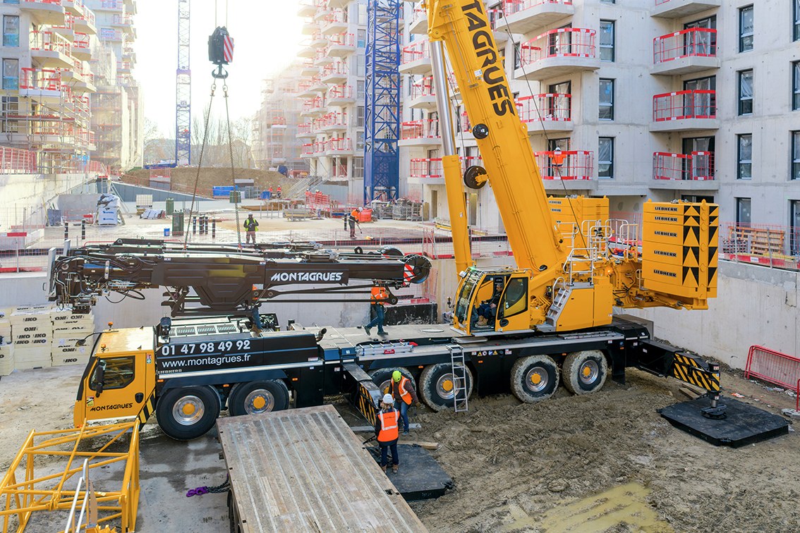 Liebherr LTM 1400-6.1 of Montagrues rigged with Y-guying on a Paris jobsite