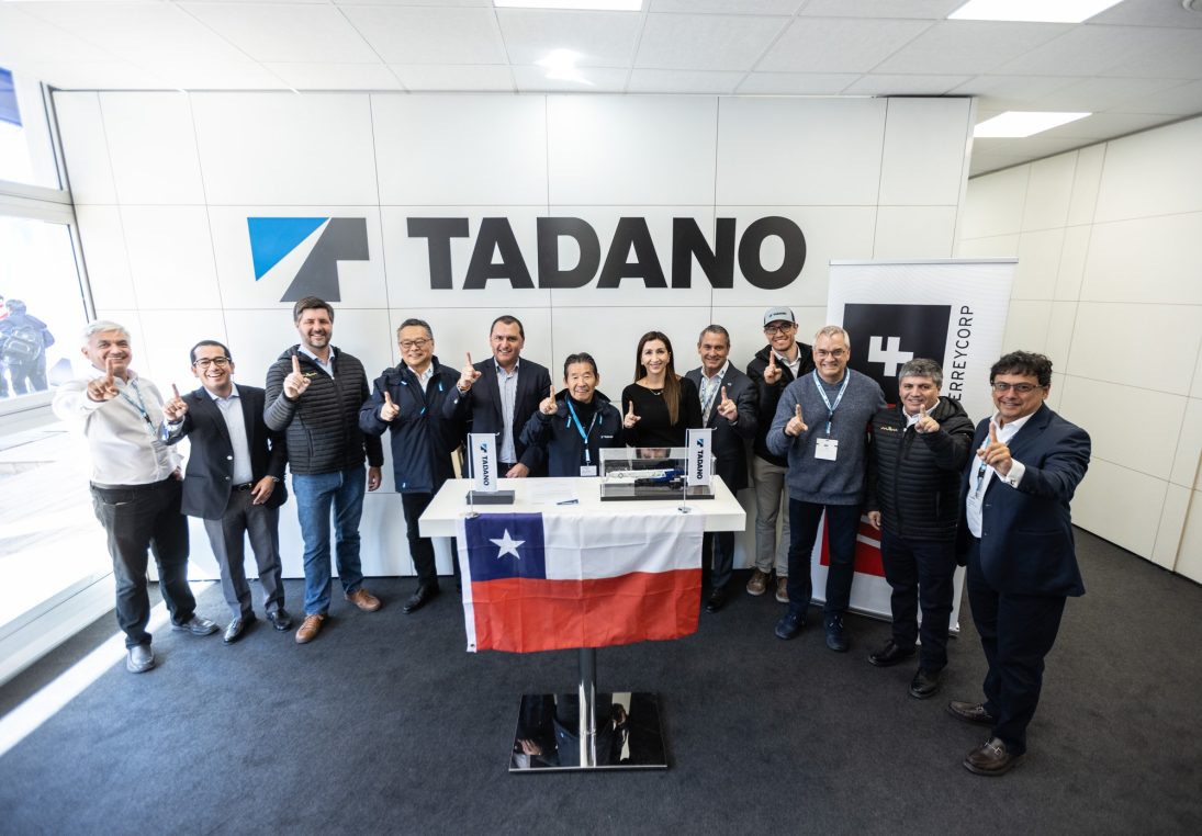 MPM, TREX and Tadano representatives at the bauma signing for the first EVOLT eGR-1000XLL-1 electric rough terrain crane in the Pan-American region
