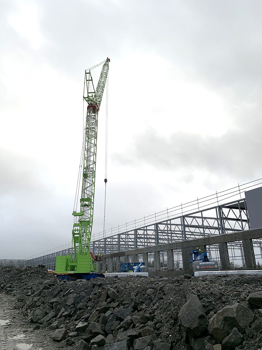 Kobelco CKE1350G-2 working with a 32m luffing jib on the Oslo distribution centre