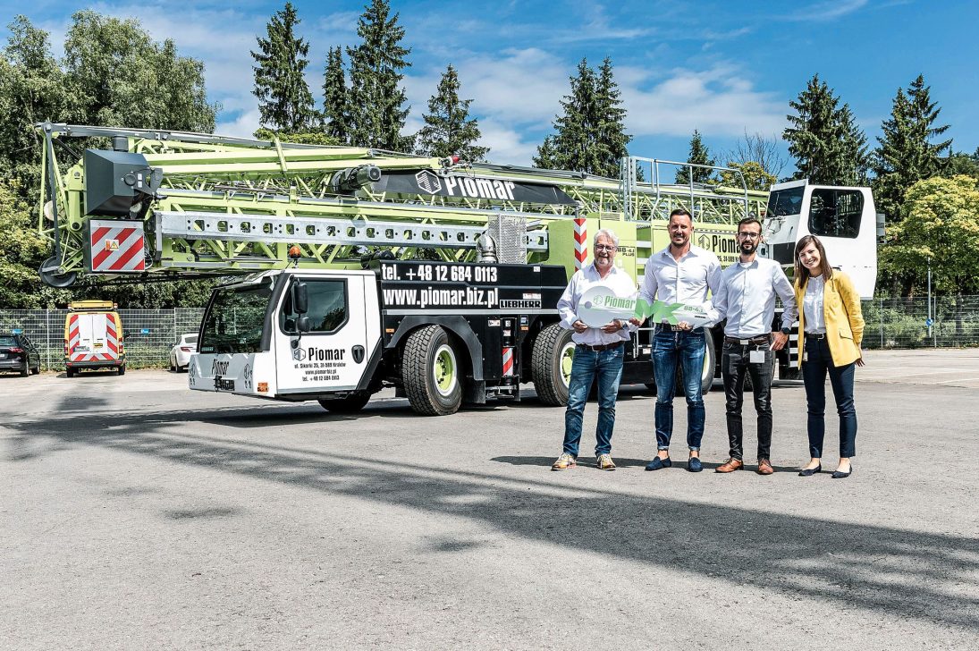 Handover of the first new Liebherr MK 88-4.1 mobile construction crane in Poland to Piomar
