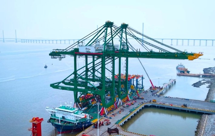 SANY dual-trolley ship-to-shore crane and rubber-tyred gantry cranes built for PSA terminals at the SANY Marine yard