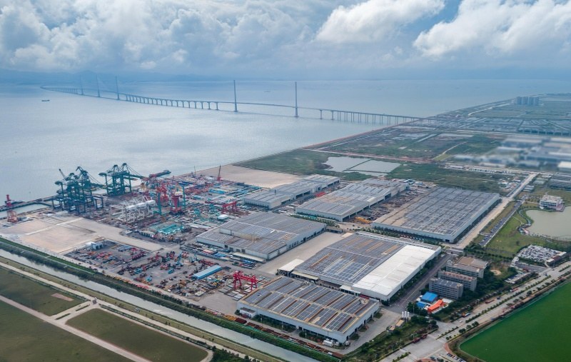 SANY dual-trolley ship-to-shore crane and rubber-tyred gantry cranes built for PSA terminals at the SANY Marine yard