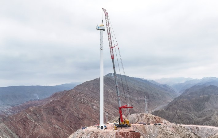 SANY SAC40000T all-terrain crane rigged for the first nacelle lift at the 200 MW wind power project in Gansu