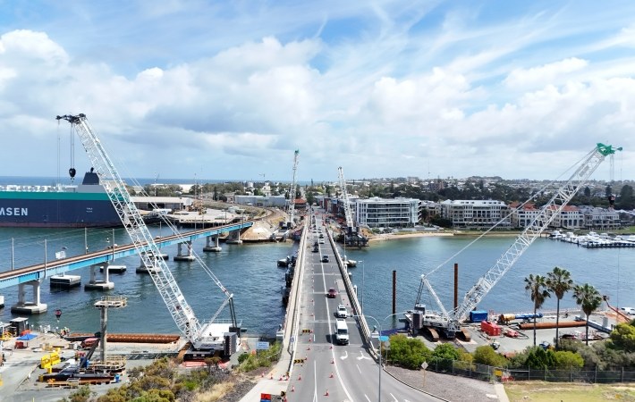 SANY SCC3200T-1 crawler cranes at work on the Fremantle Traffic Bridge replacement in Western Australia