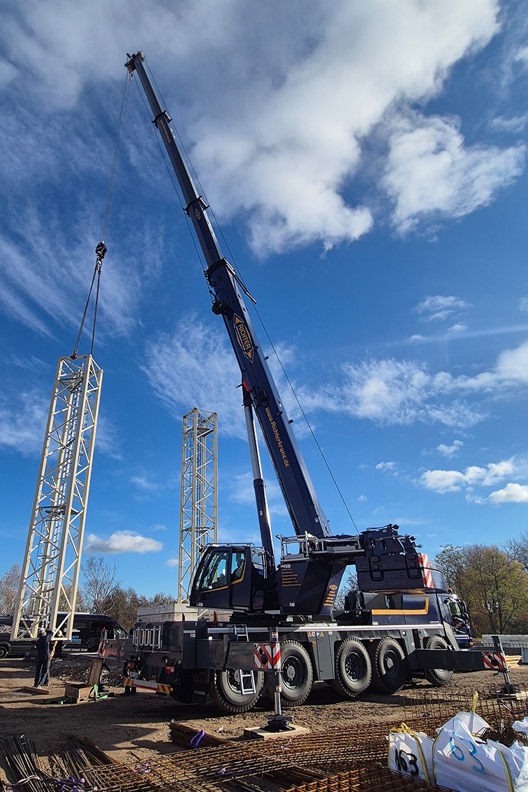 LTM 1100-5.3 with its 62-metre telescopic boom raised on a German jobsite