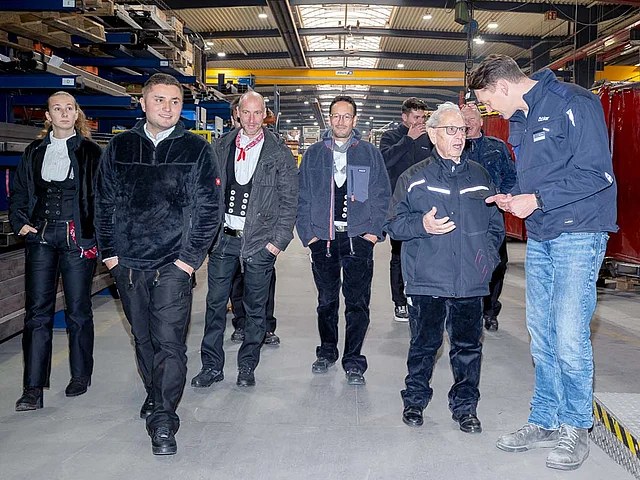 Büschkes staff touring the Böcker crane production hall in Werne