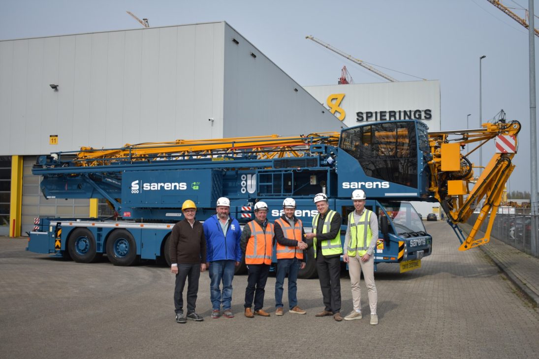 Spierings eLift mobile tower crane in Sarens livery working on a construction site