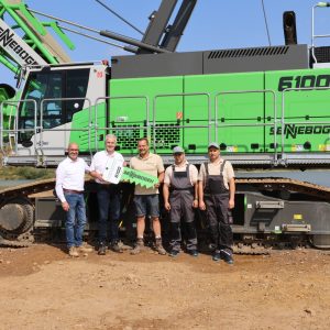 Sennebogen 6100 duty cycle crane with dragline bucket working the face at the Bokshorn gravel pit