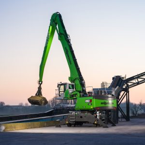Sennebogen 850 G Hybrid material handler unloading bulk cargo from an inland vessel for Société Gras in northern France