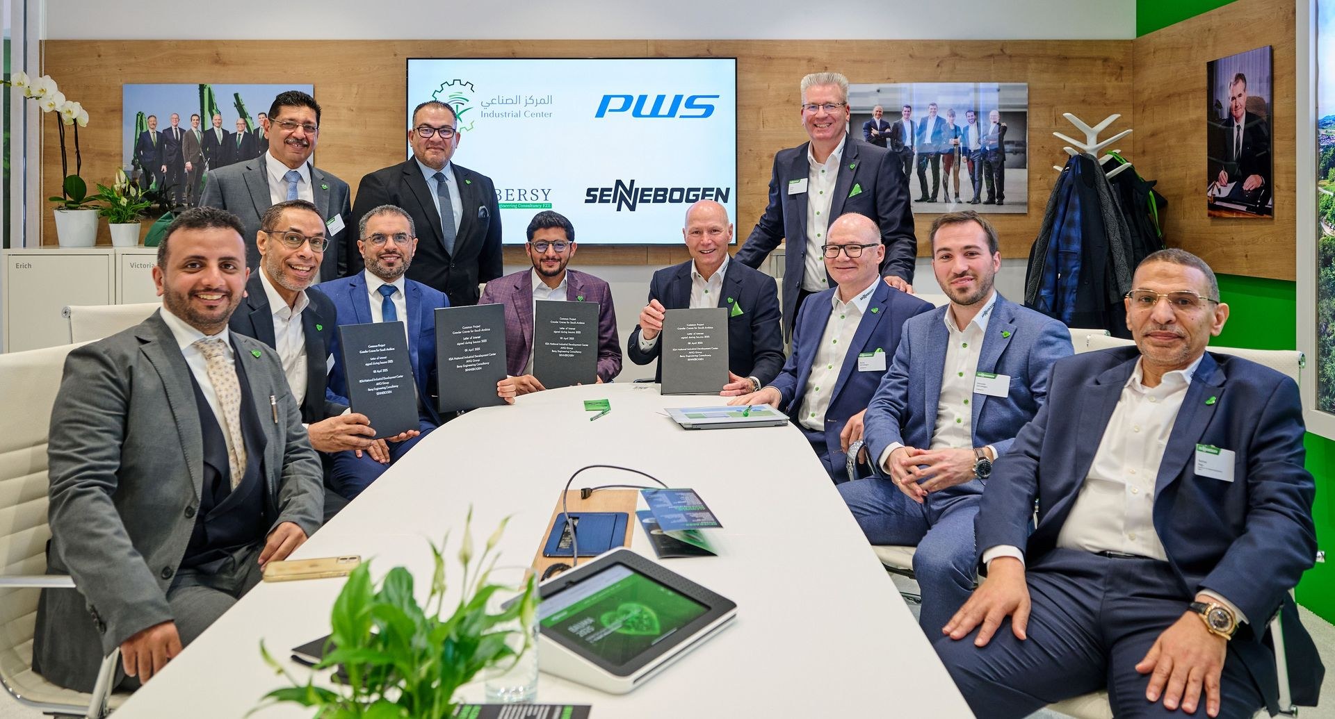 Sennebogen and Saudi partners after signing the letter of intent for crawler crane production
