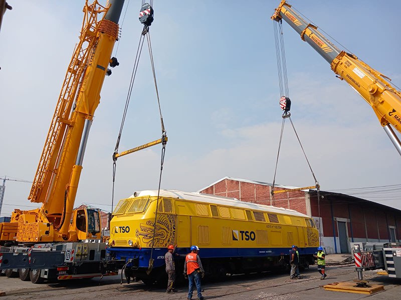 Magruber mobile crane working on an infrastructure project in Mexico