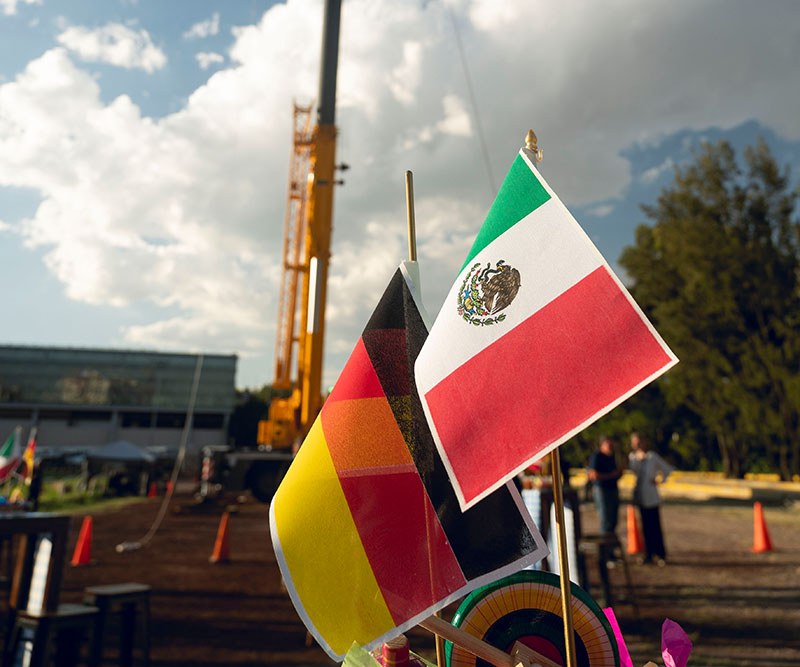 Liebherr mobile crane on a Magruber jobsite in Mexico