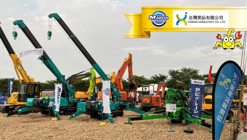 Line-up of Maeda spider and crawler cranes on the Taiwan Honest Sky stand at the Yunlin exhibition