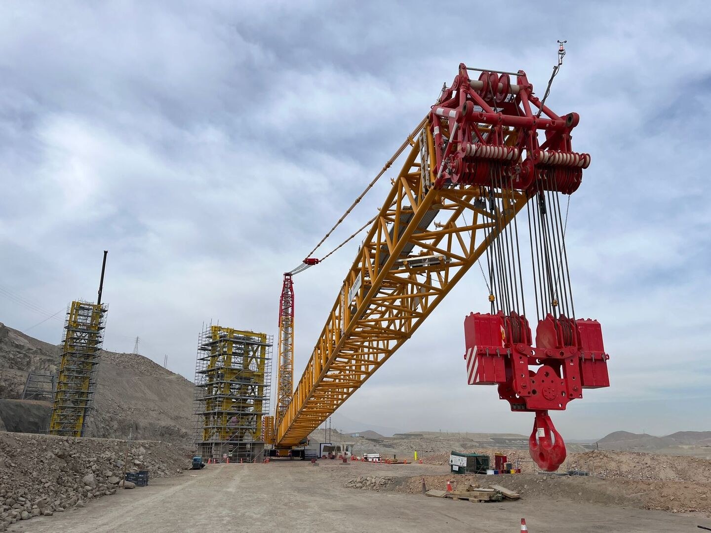 Superlift counterweight and hook block of the Tadano CC 38.650-1 rigged at the Peruvian copper mine