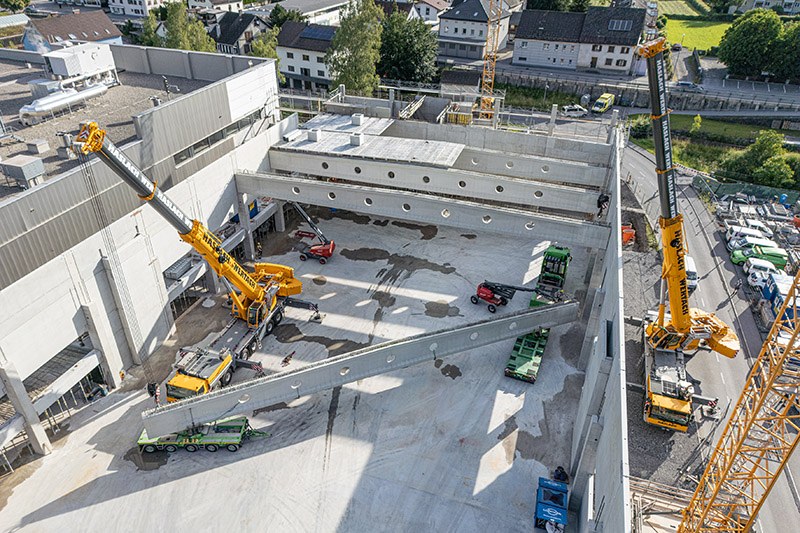 Tandem lift with Liebherr LTM 1300-6.3 and LTM 1230-5.1 mobile cranes