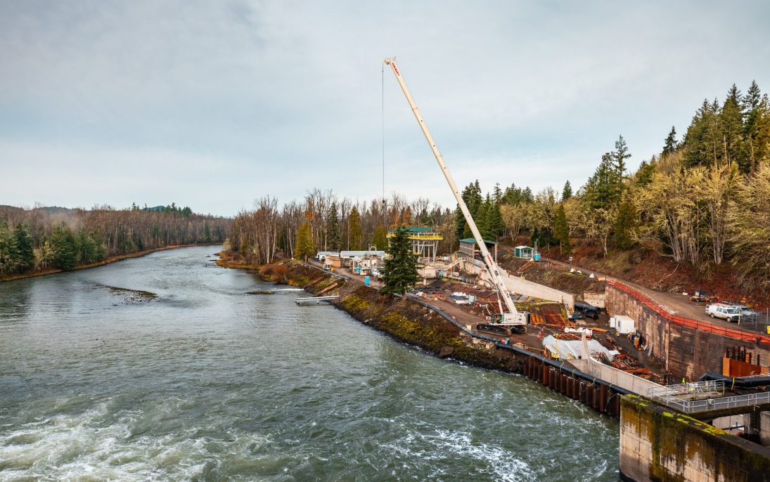 Link-Belt telescopic crawler crane handling materials at the Oregon dam site